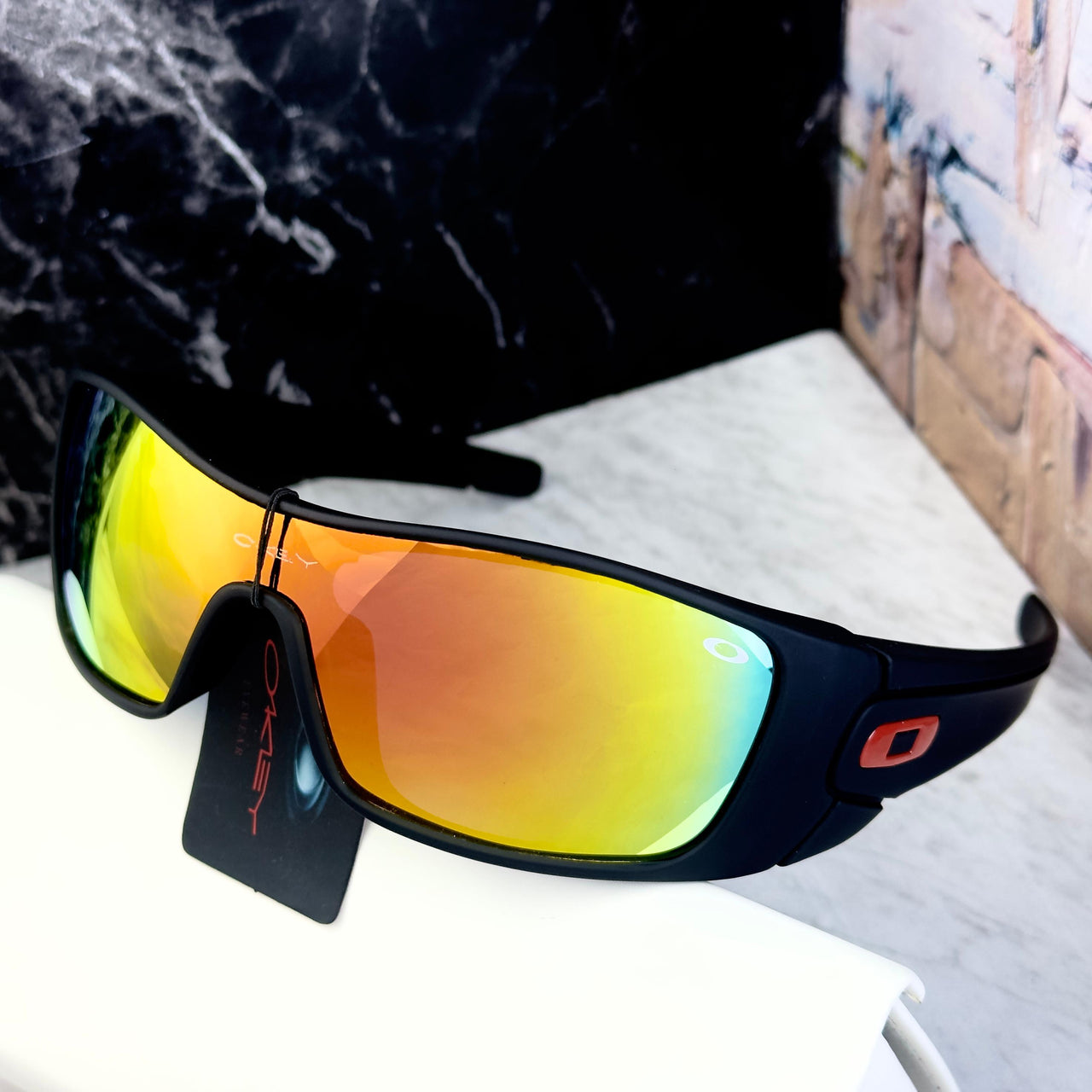 Oakley  OM04