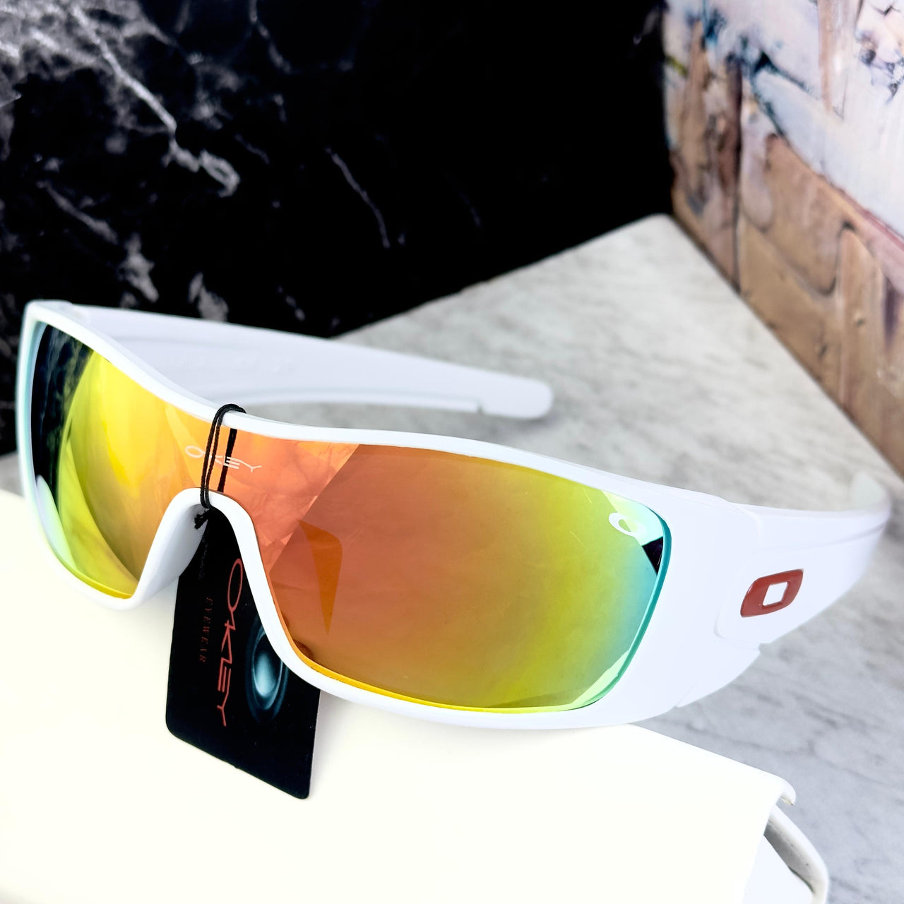 Oakley  OM03