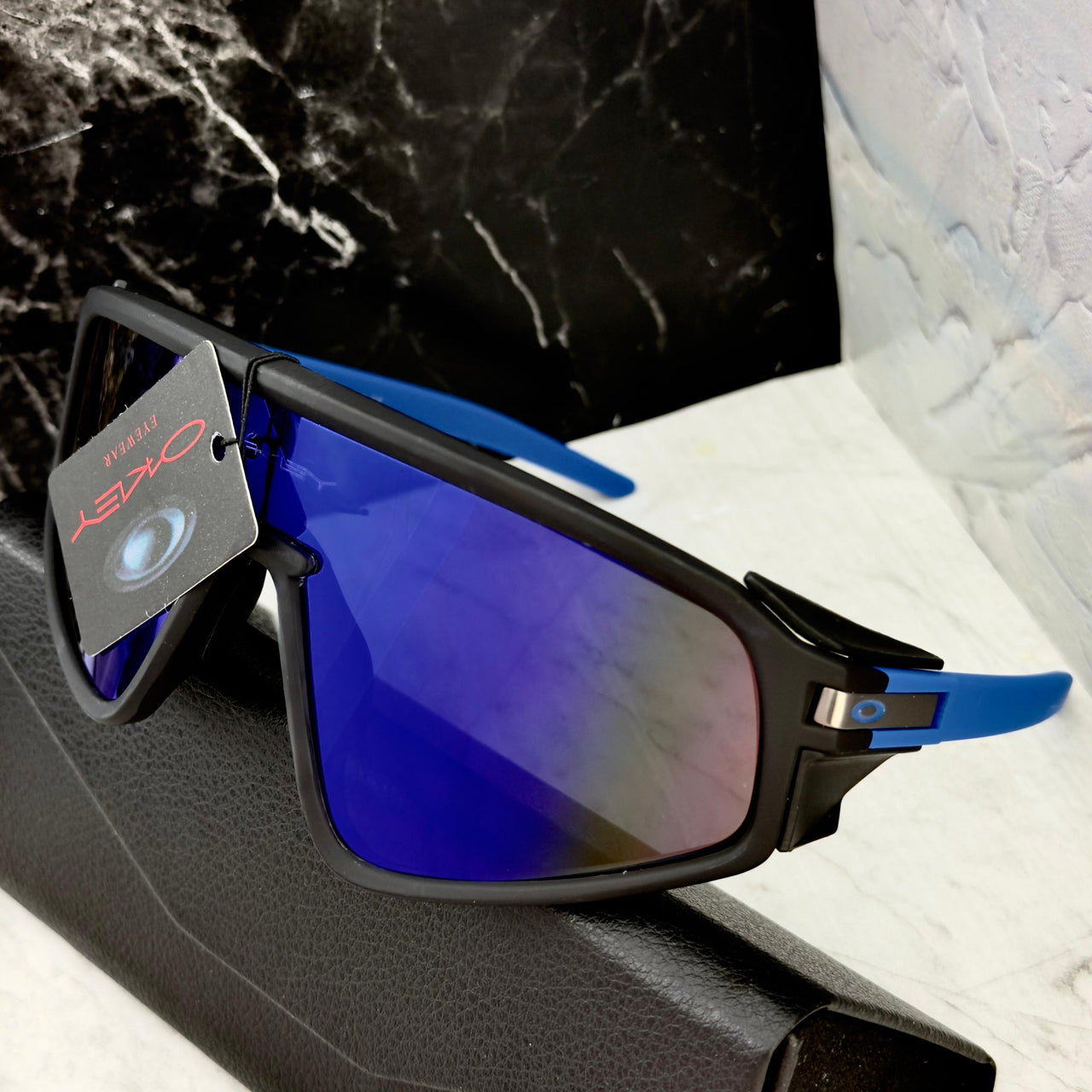 Oakley  OMP03