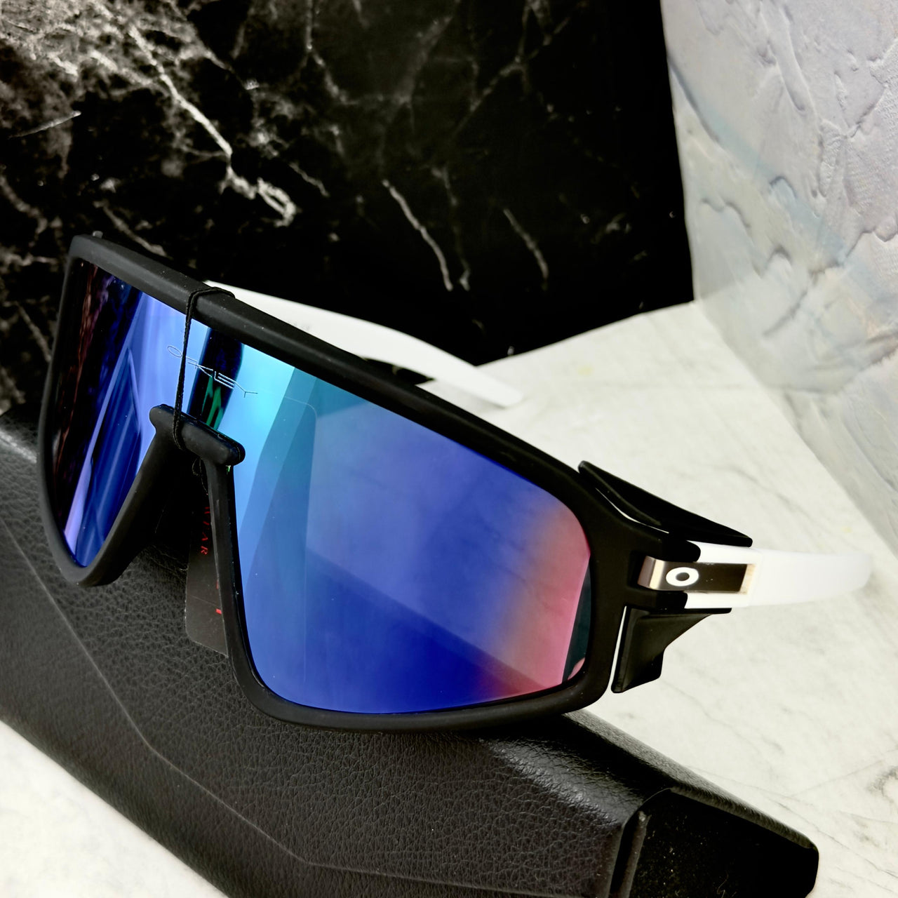Oakley  OMP01