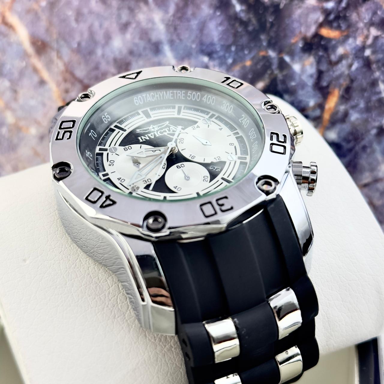 Invicta R42