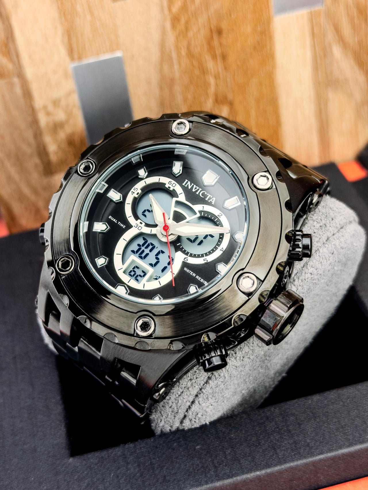 Invicta IV14