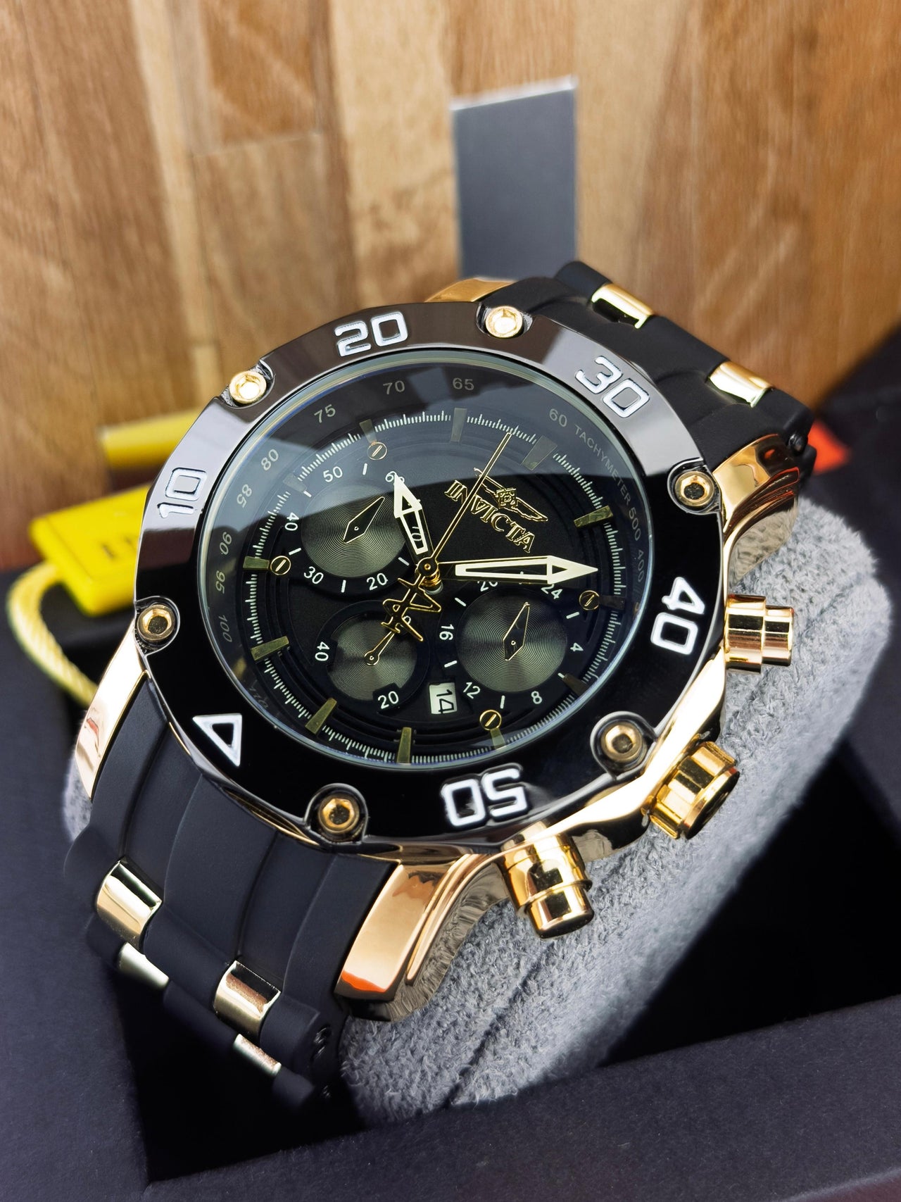 Invicta R42