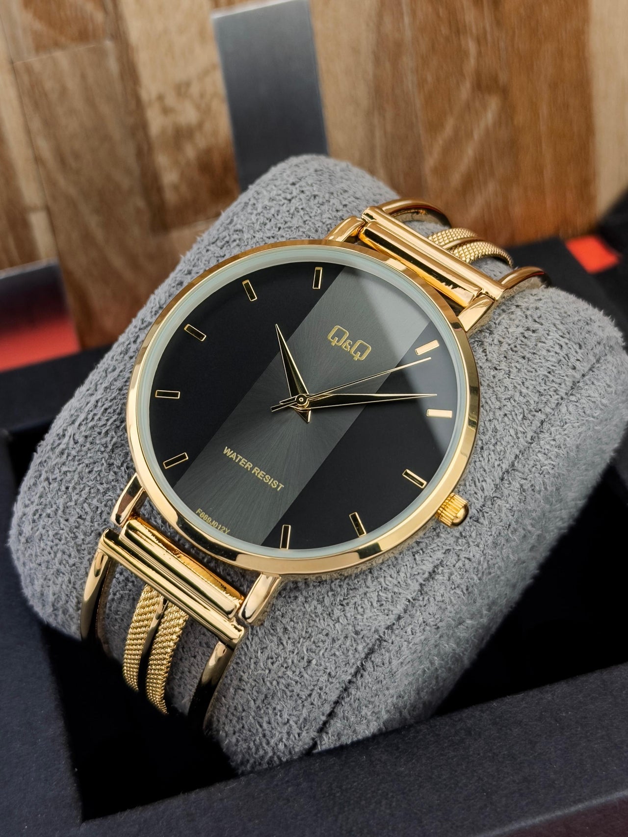 Q&Q - CABALLERO ESC02