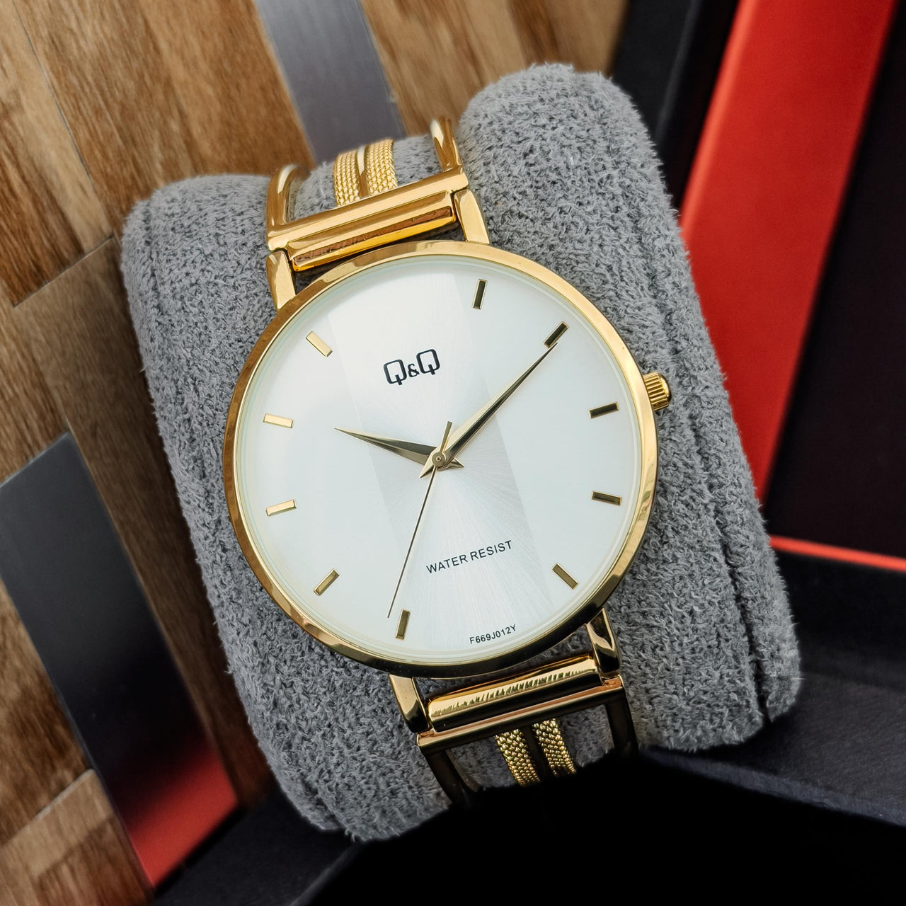 Q&Q - CABALLERO ESC03